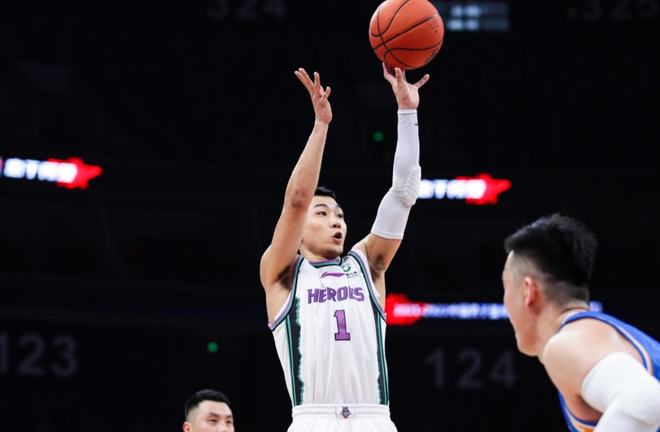 风云突变！亚特兰大关键时刻防线松动；CBA常规赛版图或变；目标明确；细节决定成败