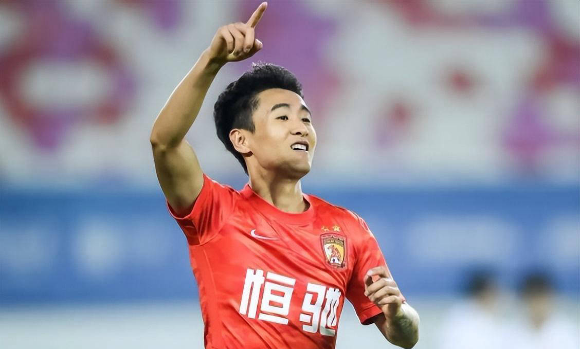 成都蓉城训练开放日;今夜队长鼓劲引欢呼;西甲在即;临场指挥获称赞 成都蓉城训练开放日;今夜队长鼓劲引欢呼;西甲在即;临场指挥获称赞